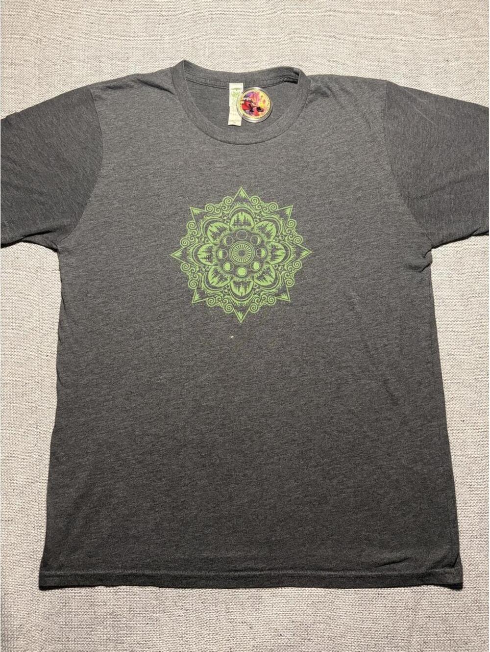 Green mandala graphic tee with green mandala graphic - M - 0378